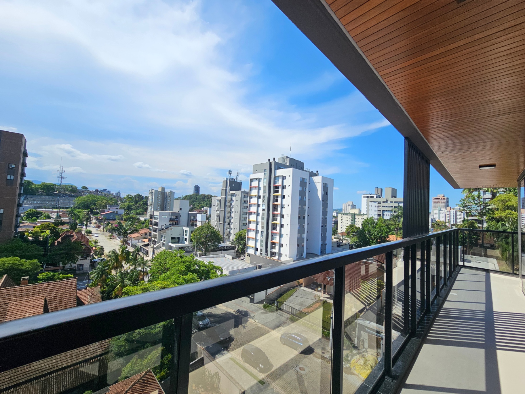 Vista panorâmica da ampla sacada do Residencial Bled